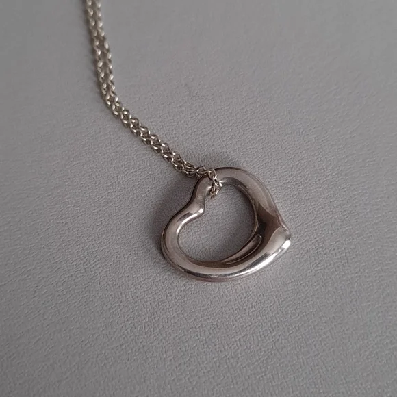 Authentic Tiffany & Co. Elsa Peretti heart necklace - Picture 2 of 13